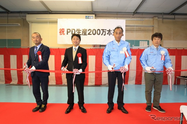累計200万本達成式典の様子