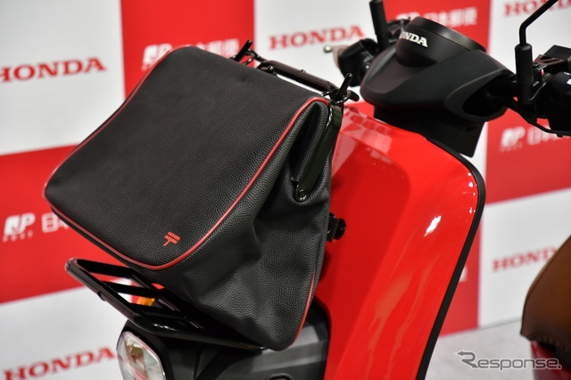 日本郵便に導入されるホンダの電動バイク『ベンリィe:』