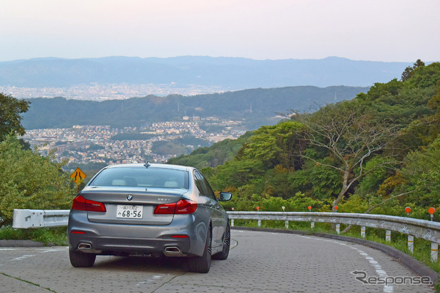 BMW 523d M Sport。暗峠から奈良方面への下り区間。