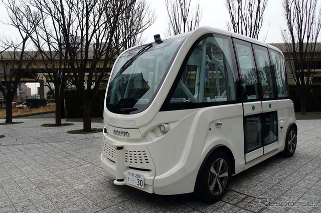 Navya社製「NAVYA ARMA(ナビヤ アルマ)」。この日は千葉県柏市で運用している実験車両を持ち込んだ