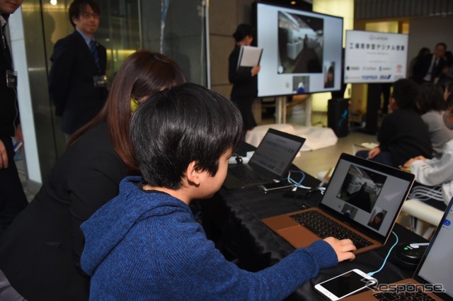 工場見学で見たい場所もこちらで操作可能。参加者の小学生も、この操作体験も行った。