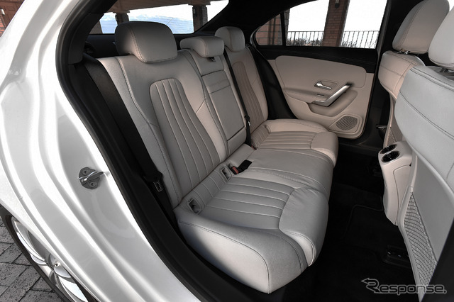 メルセデスベンツ Aクラスセダン(A250 4MATIC)