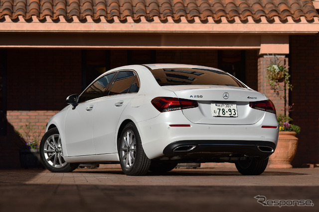 メルセデスベンツ Aクラスセダン(A250 4MATIC)