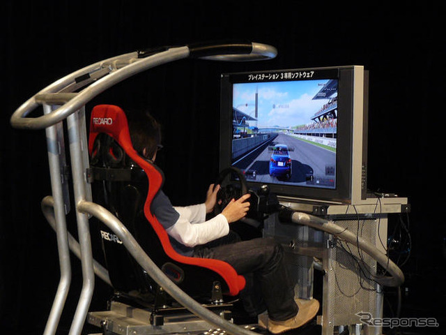 PS3『Driving Force GT』…グランツーリスモ公認ステアリングコントローラ