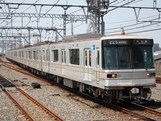 東武伊勢崎線(東武スカイツリーライン)を走る東京メトロ03系。2017年7月9日。長野電鉄入線後は3両の短い編成となる。