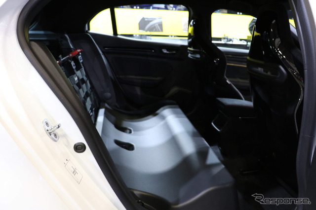 ルノー・メガーヌR.S.トロフィーR‘カーボン・セラミックパック’(東京オートサロン2020)