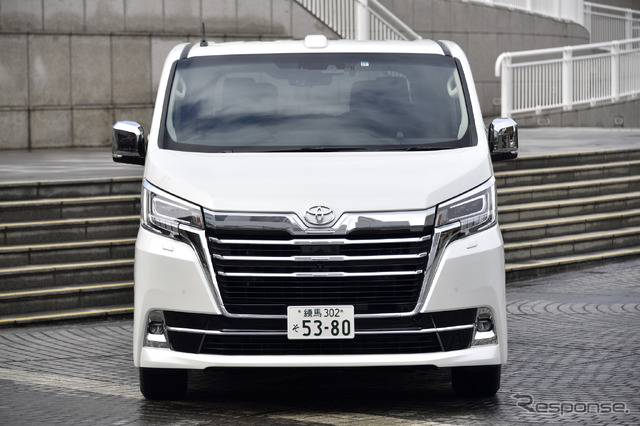 トヨタ グランエース G(4列8人乗り)