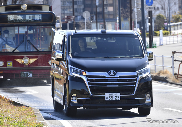 トヨタ グランエース G(4列8人乗り)
