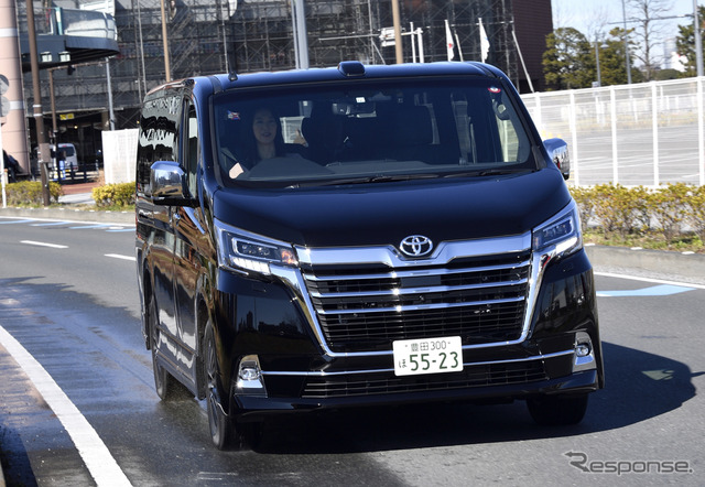 トヨタ グランエース G(4列8人乗り)