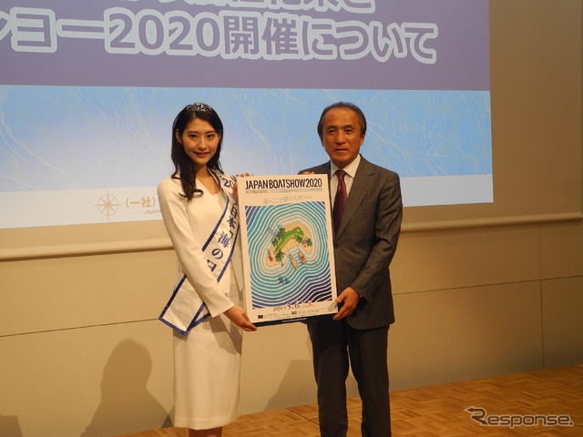日本マリン事業協会の柳弘之会長と2020ミス日本「海の日」の森谷美雲さん