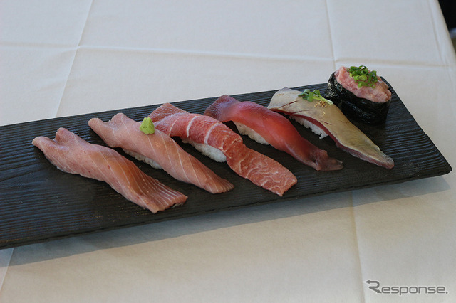 レストラン「海鮮三崎港」名物三崎 デカまぐろにぎり 1680円