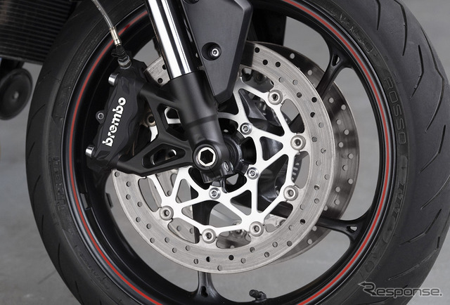 Brembo製キャリパー