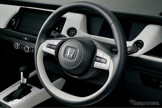 ホンダ フィット 本革巻ステアリングホイール(e:HEV ホーム)