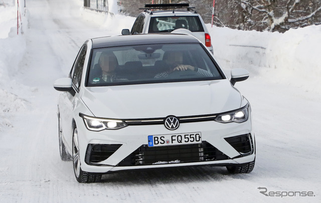 VW ゴルフR 新型プロトタイプ(スクープ写真)