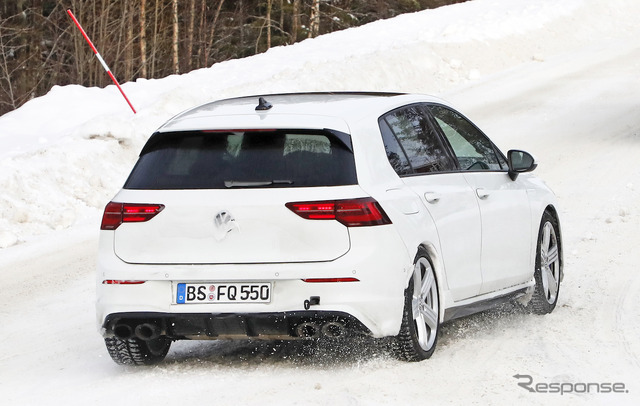 VW ゴルフR 新型プロトタイプ(スクープ写真)