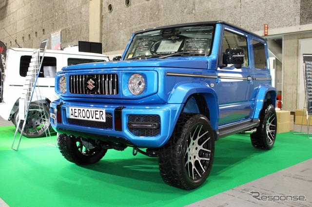 AERO OVERのジムニーはAERO OVER G62ボディキットを用いてGクラス風のデザインを再現する。