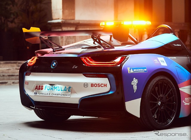 BMW i8 ロードスター がベースのフォーミュラEセーフティカー