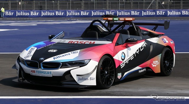 BMW i8 ロードスター がベースのフォーミュラEセーフティカー