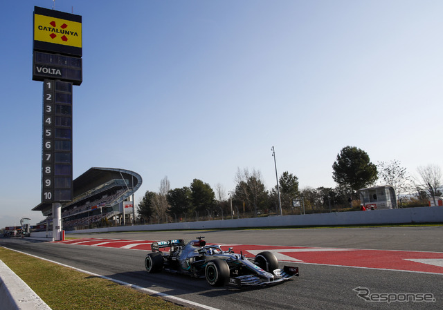 F1のバルセロナ合同テストがスタート。初回初日はメルセデス勢が1-2（写真は2番手タイムの#77 ボッタス）。
