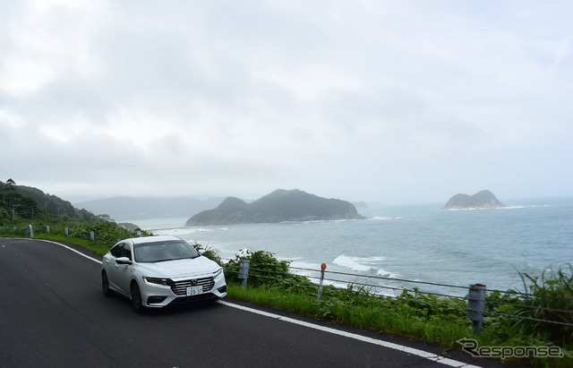 油津から都井岬へのルート。断崖絶壁を縫うように走る。