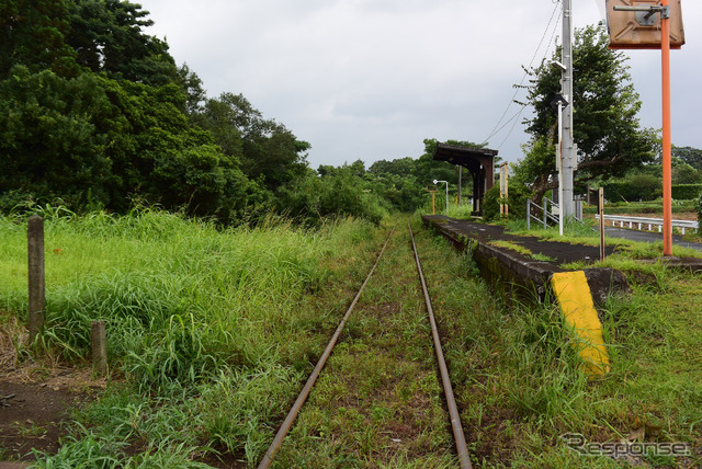 指宿枕崎線の山川～枕崎区間はまるで廃線のようだが、立派に営業中である。