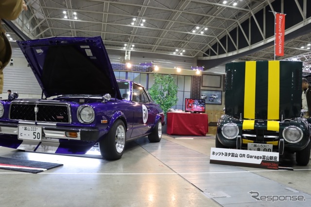会場にはGRガレージ富山新庄のコレクションだという、トヨタスポーツ800とチェイサーが来場者の注目を集めていた。
