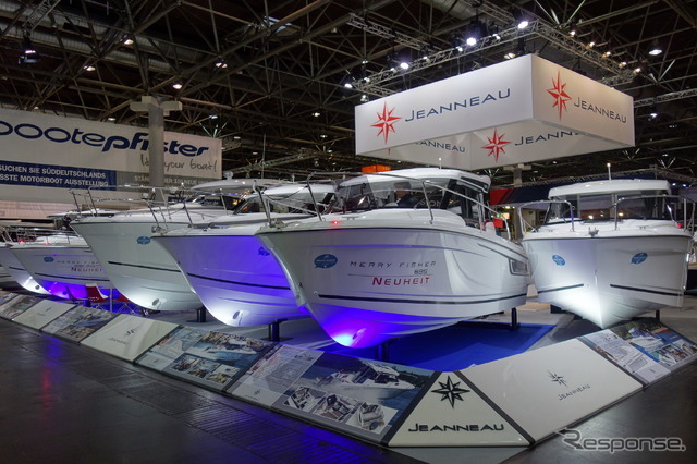 ヤマハのV8船外機を搭載する「ジャヌー」のボート(デュッセルドルフボートショー2020)