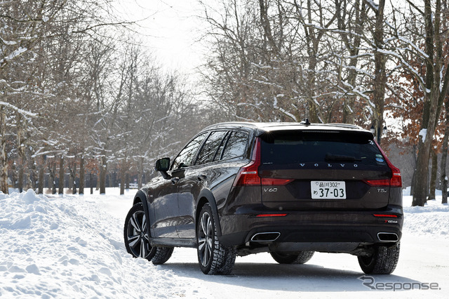 北海道の雪深いコースをボルボV60CCでテストドライブ