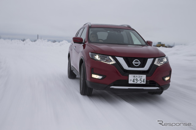 凹凸のある雪道でも安定感のある走りだったエクストレイル