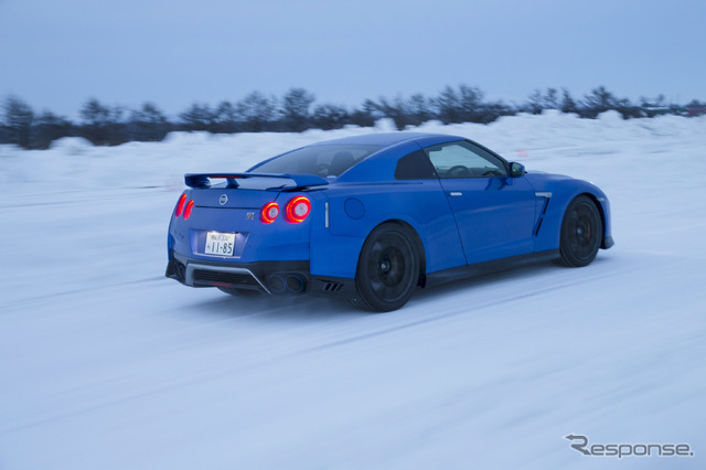 タイヤの食いつきが良くスラロームも俊敏に駆け抜けられたGT-R