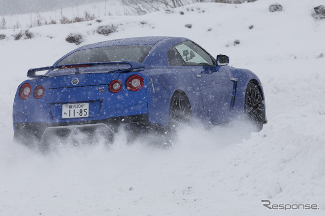 タイヤの食いつきが良くスラロームも俊敏に駆け抜けられたGT-R