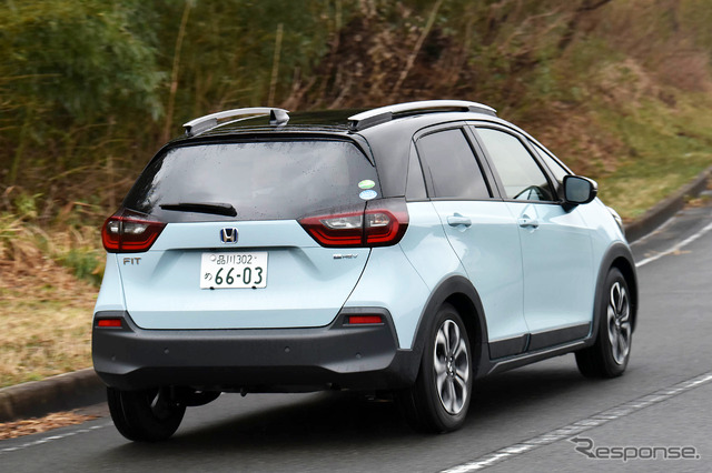 ホンダ フィット 新型(クロスター e:HEV)