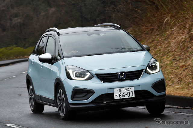 ホンダ フィット 新型(クロスター e:HEV)