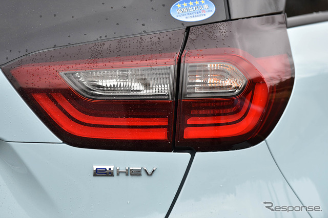 ホンダ フィット 新型(クロスター e:HEV)