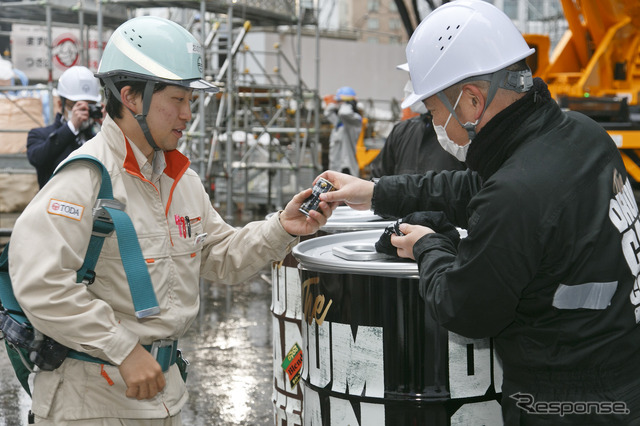 超巨大な「ドラム缶コーヒー」を差し入れ(常盤橋プロジェクト建設現場)