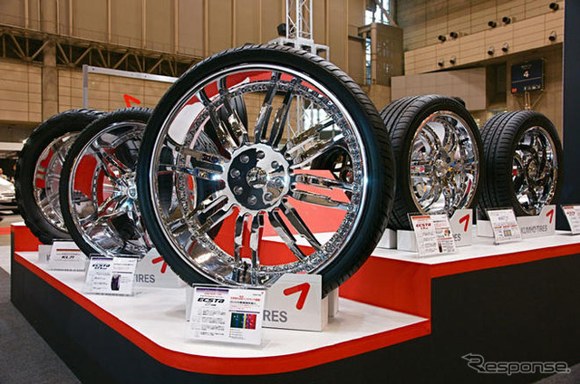 【東京スペシャルインポートカーショー08】世界初＆最大級の32インチタイヤに唖然