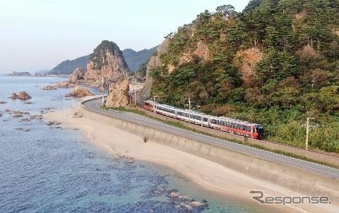 JR東日本の新型観光列車『海里』は初めてえちごトキめき鉄道へ入線することになっていたが、これも中止となった。