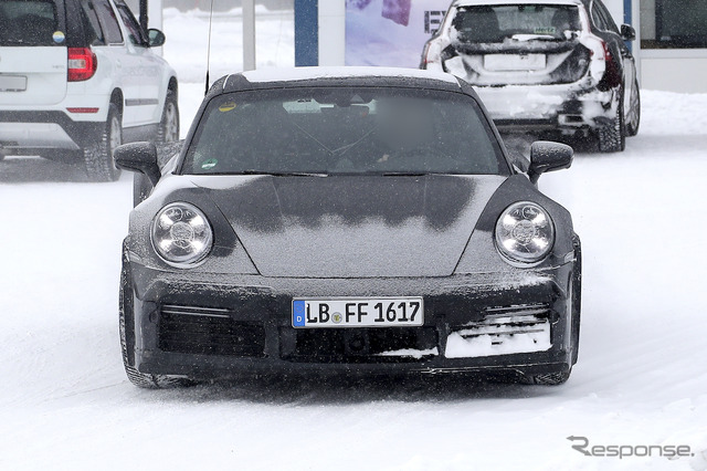 ダックテールを装着したポルシェ 911ターボS プロトタイプ（スクープ写真）