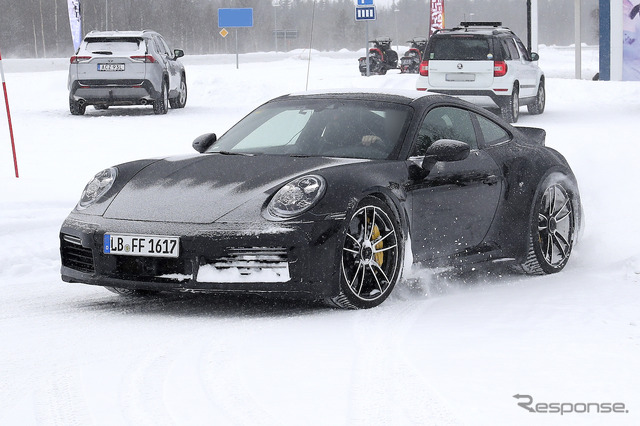 ダックテールを装着したポルシェ 911ターボS プロトタイプ(スクープ写真)