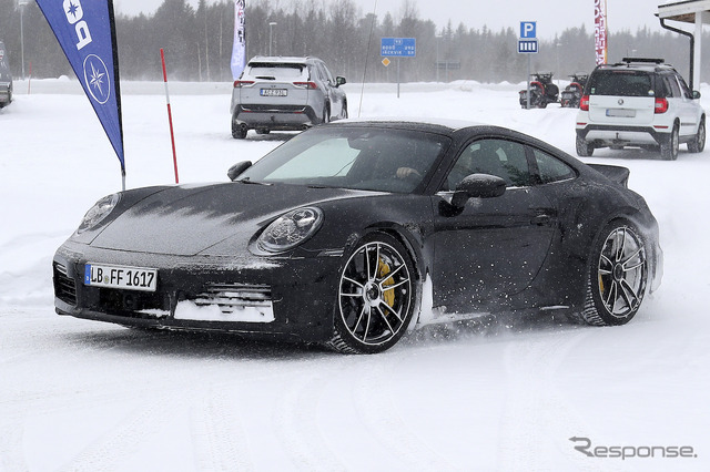 ダックテールを装着したポルシェ 911ターボS プロトタイプ(スクープ写真)