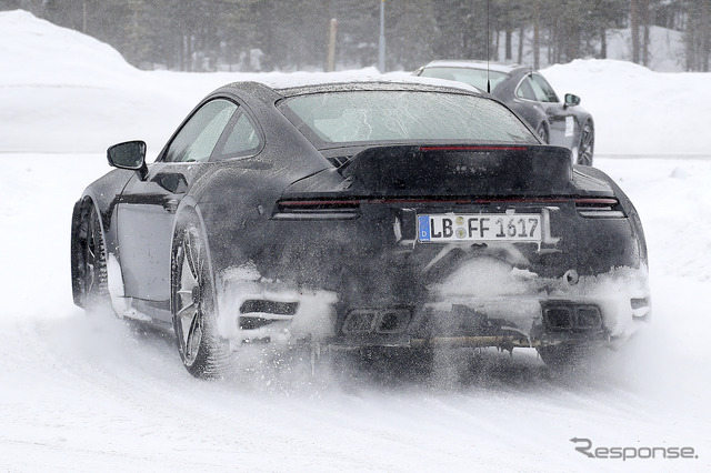 ダックテールを装着したポルシェ 911ターボS プロトタイプ(スクープ写真)