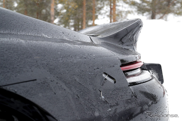 ダックテールを装着したポルシェ 911ターボS プロトタイプ（スクープ写真）