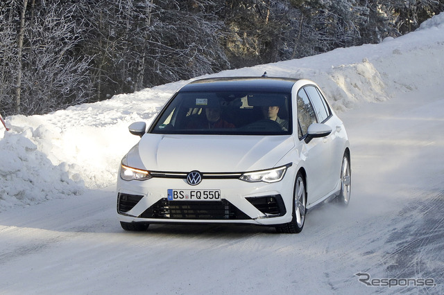 VW ゴルフ R 新型プロトタイプ(スクープ写真)