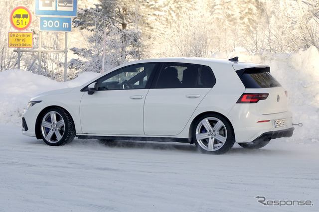 VW ゴルフ R 新型プロトタイプ(スクープ写真)