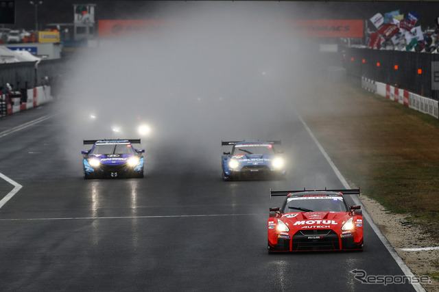 2019年開幕戦、ポール発進の#23 GT-R（写真先頭）は決勝2位に。