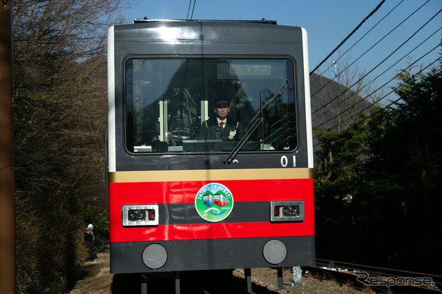 箱根登山ケーブルカーが車両リニューアル