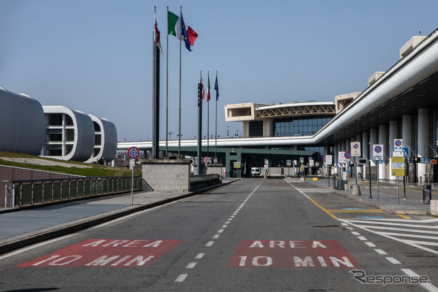 人気のない、イタリア、ミラノ・マルペンサ空港（3月18日）