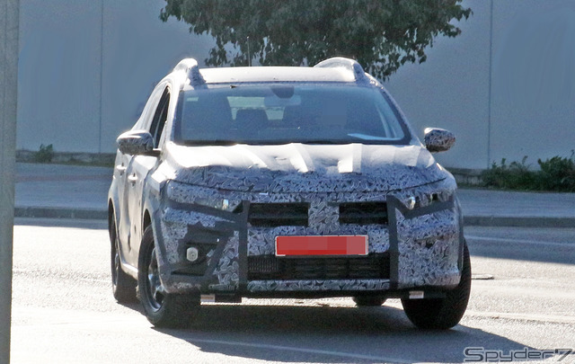 ダチア サンデロ ステップウェイ 次期型プロトタイプ スクープ写真