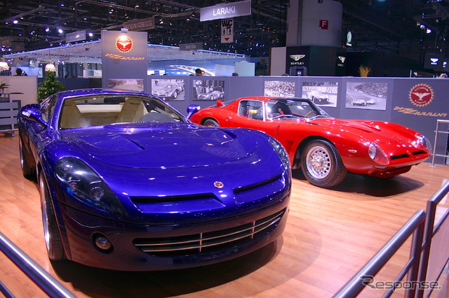 ビッザリーニGTS 4.4V(左)
