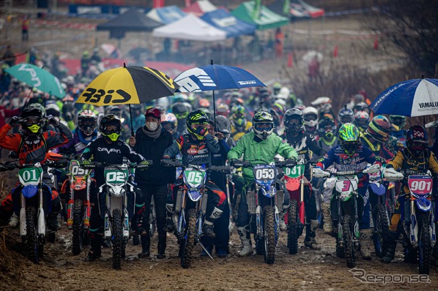 【JNCC 開幕戦】雨の阪下を制したのはベテラン鈴木健二